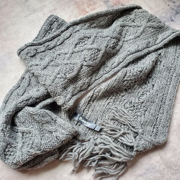 Roots Heather Gray Knit Scarf with Tassels - Picture 2 of 2
